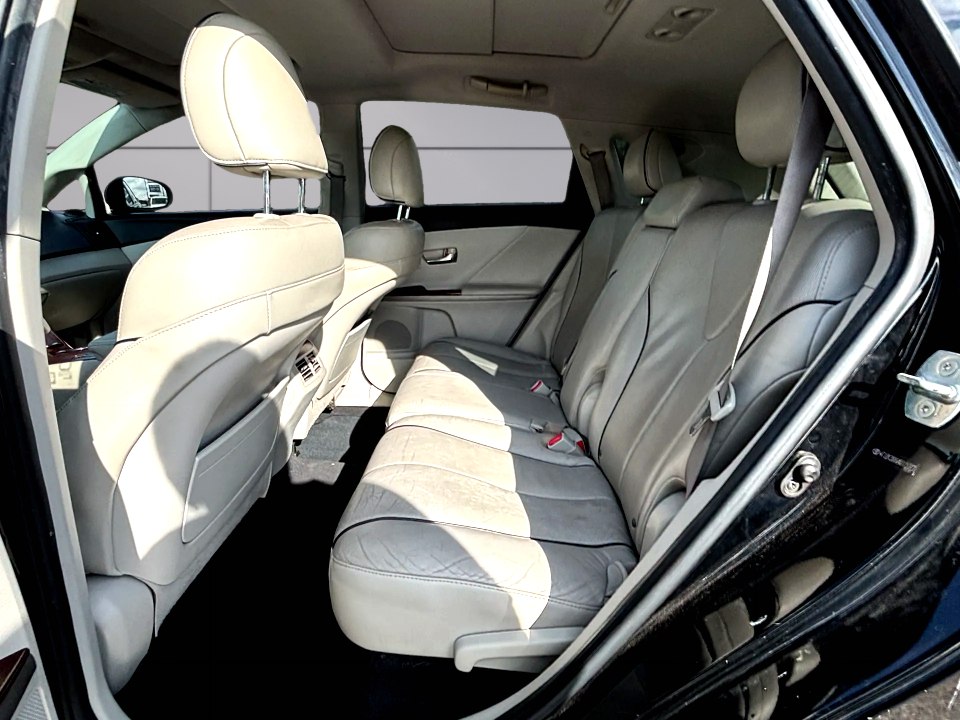 Photo 13 of this TOYOTA VENZA