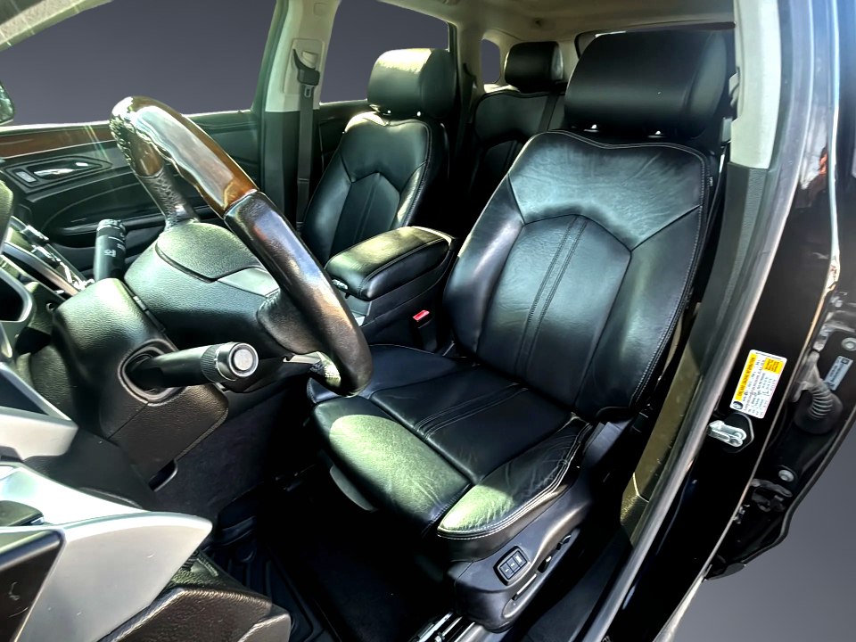 Photo 9 of this CADILLAC SRX