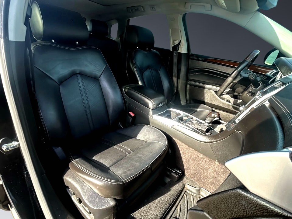 Photo 11 of this CADILLAC SRX