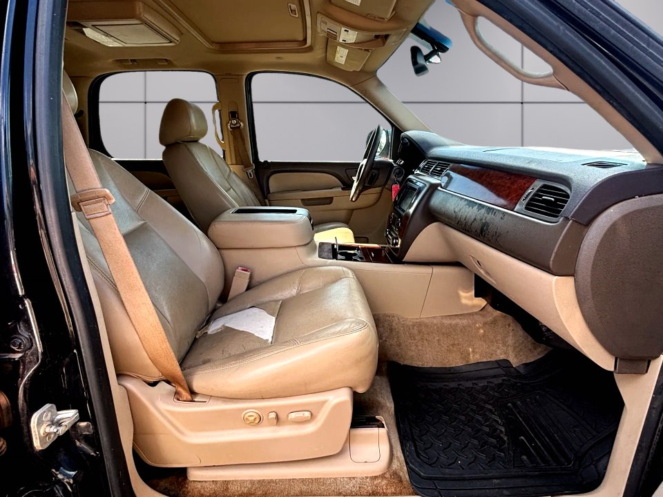 Photo 10 of this CHEVROLET TAHOE