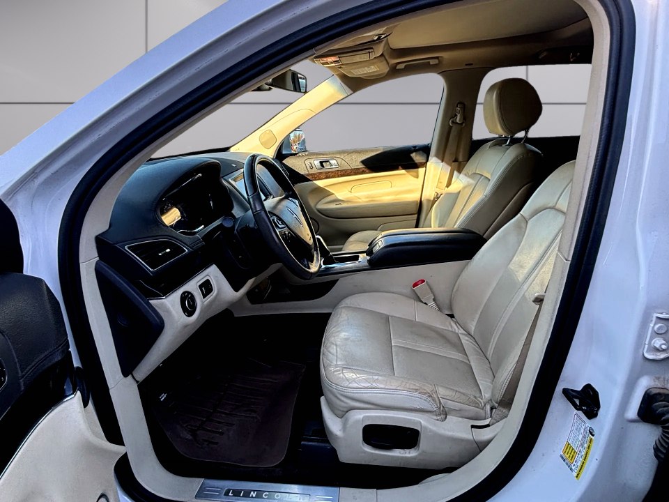 Photo 8 of this LINCOLN MKT