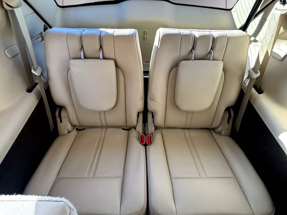 Photo 14 of this LINCOLN MKT