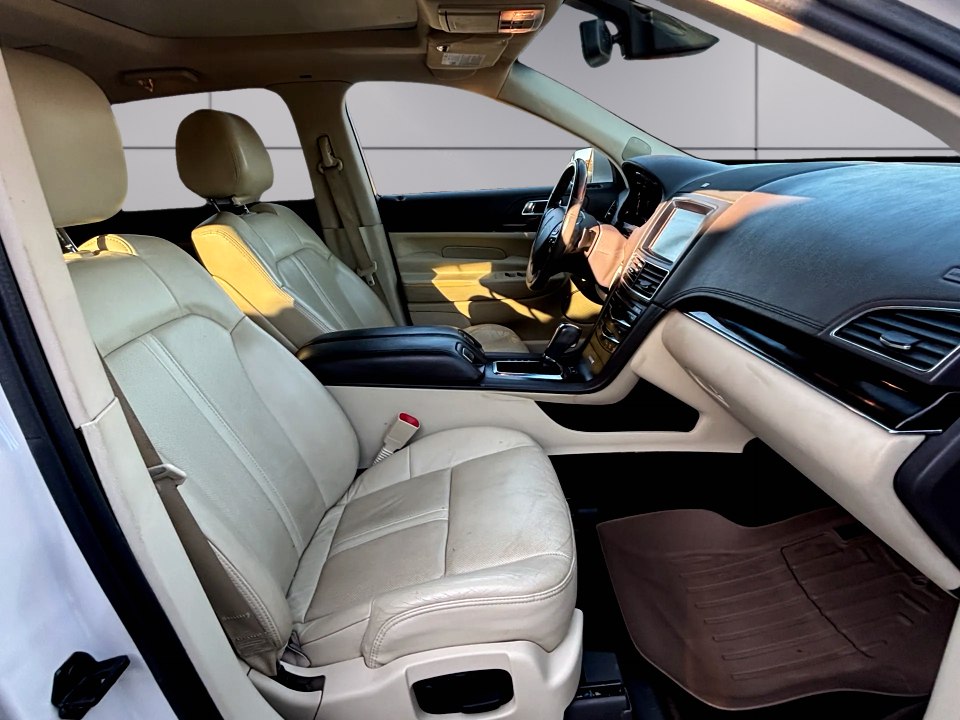 Photo 11 of this LINCOLN MKT