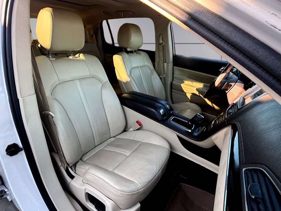 Photo 12 of this LINCOLN MKT