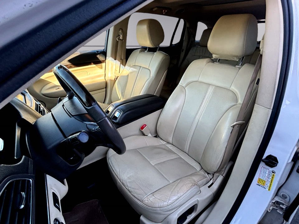Photo 9 of this LINCOLN MKT