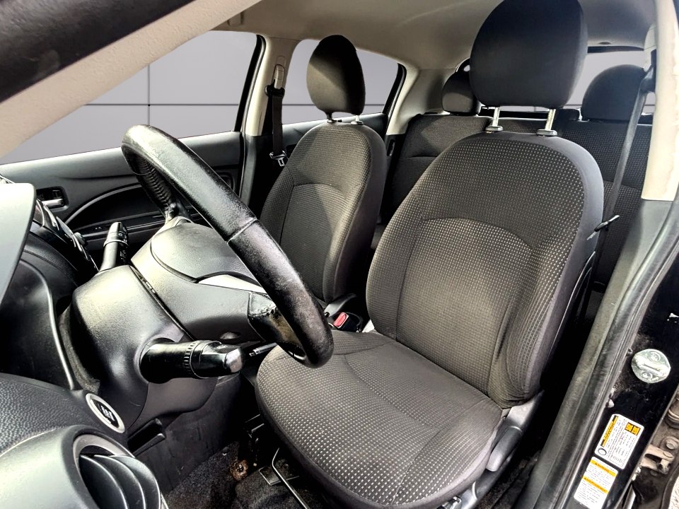 Photo 9 of this MITSUBISHI MIRAGE
