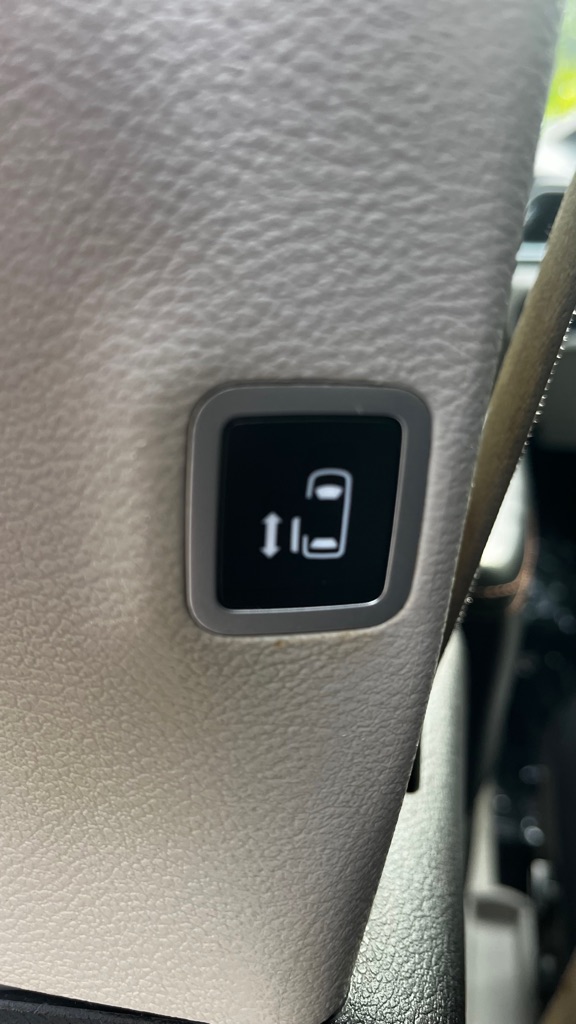 Photo 36 of this CHRYSLER PACIFICA