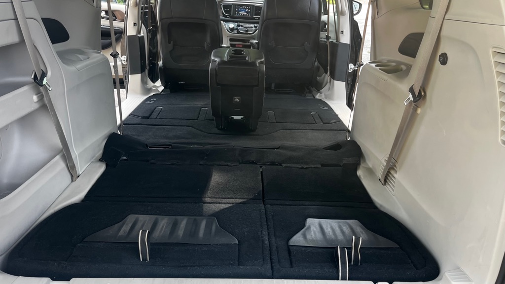 Photo 46 of this CHRYSLER PACIFICA