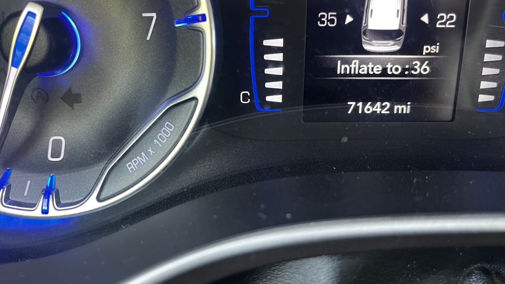 Photo 16 of this CHRYSLER PACIFICA
