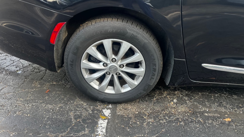 Photo 51 of this CHRYSLER PACIFICA
