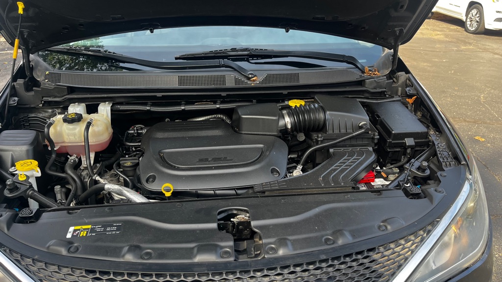 Photo 14 of this CHRYSLER PACIFICA