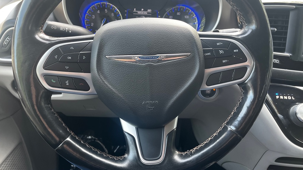 Photo 17 of this CHRYSLER PACIFICA