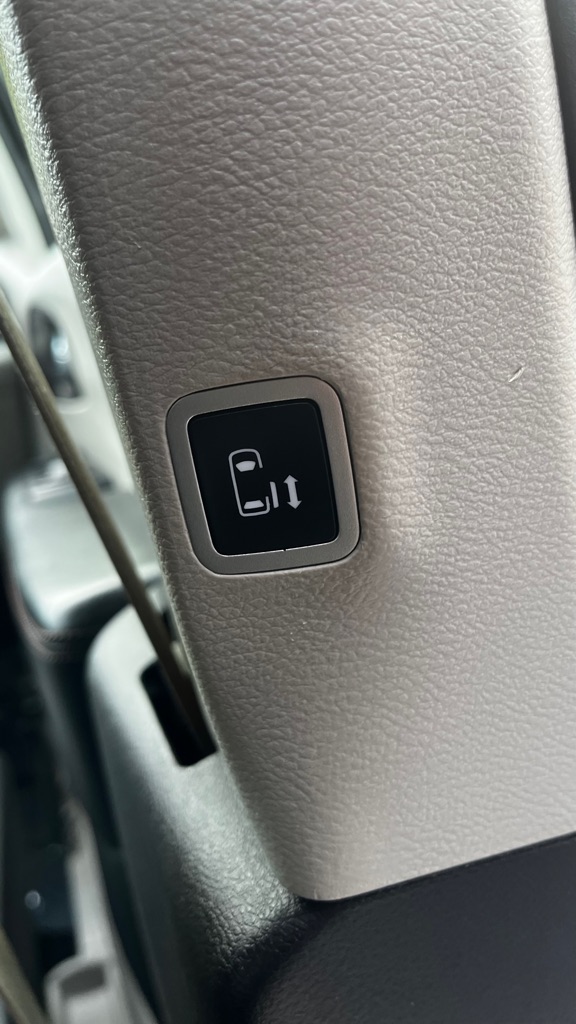Photo 34 of this CHRYSLER PACIFICA