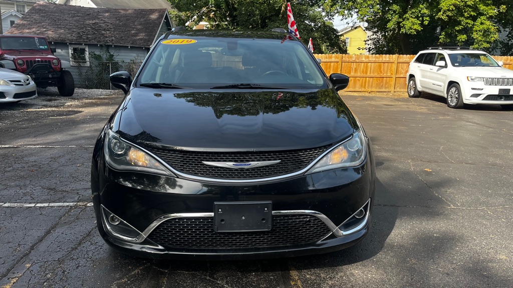 Photo 12 of this CHRYSLER PACIFICA