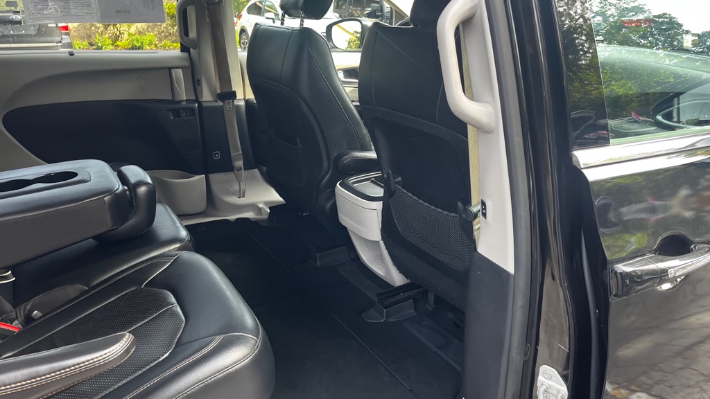 Photo 42 of this CHRYSLER PACIFICA