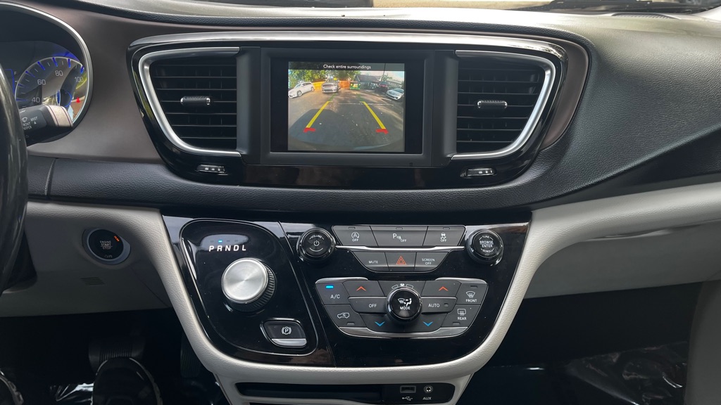 Photo 18 of this CHRYSLER PACIFICA