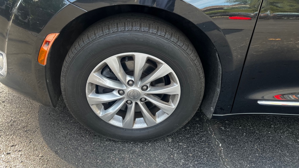 Photo 53 of this CHRYSLER PACIFICA