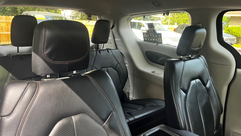 Photo 44 of this CHRYSLER PACIFICA