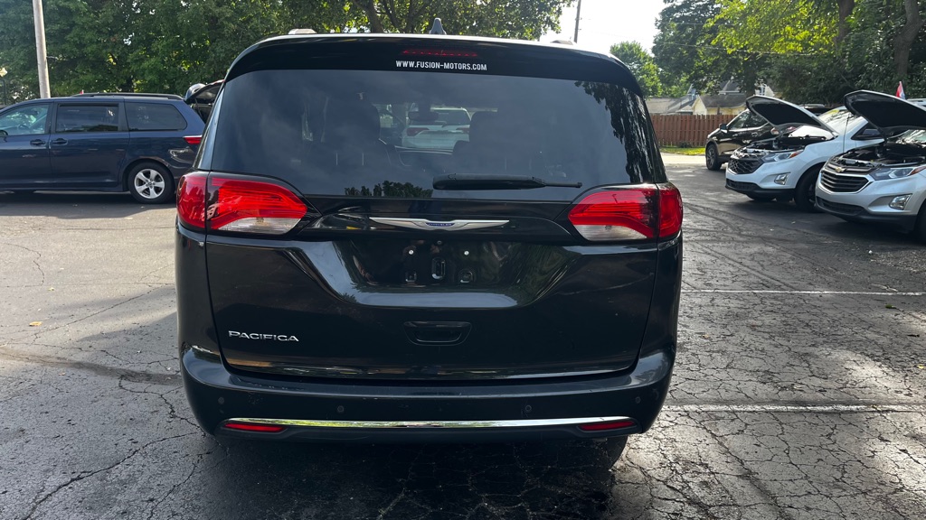 Photo 7 of this CHRYSLER PACIFICA