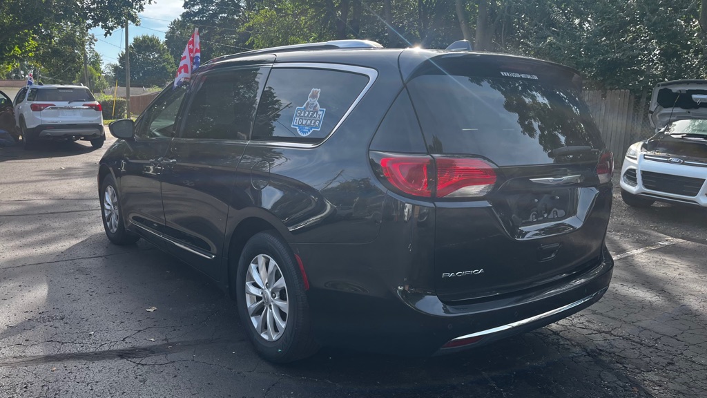 Photo 6 of this CHRYSLER PACIFICA