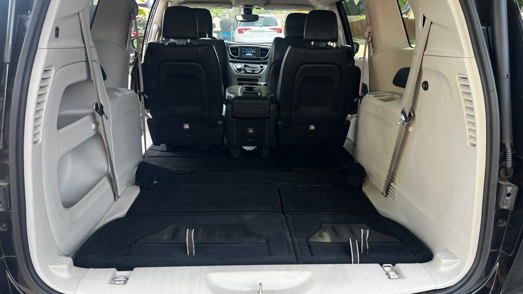 Photo 47 of this CHRYSLER PACIFICA