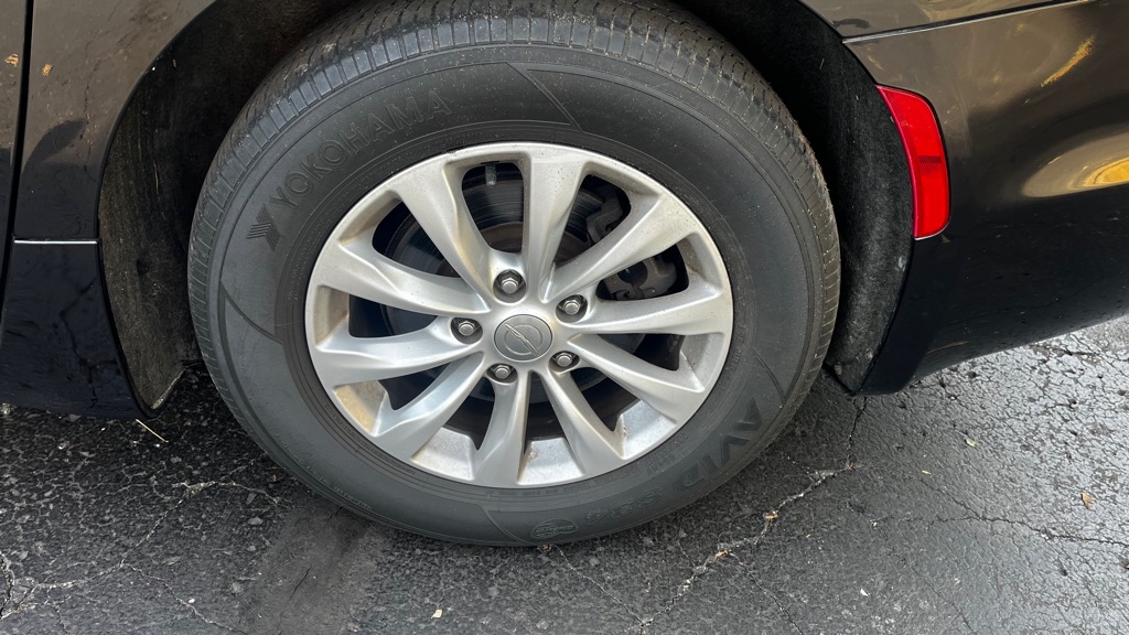 Photo 54 of this CHRYSLER PACIFICA