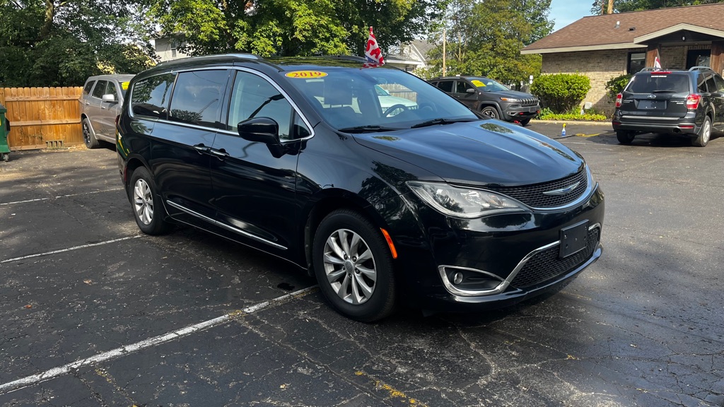 Photo 11 of this CHRYSLER PACIFICA