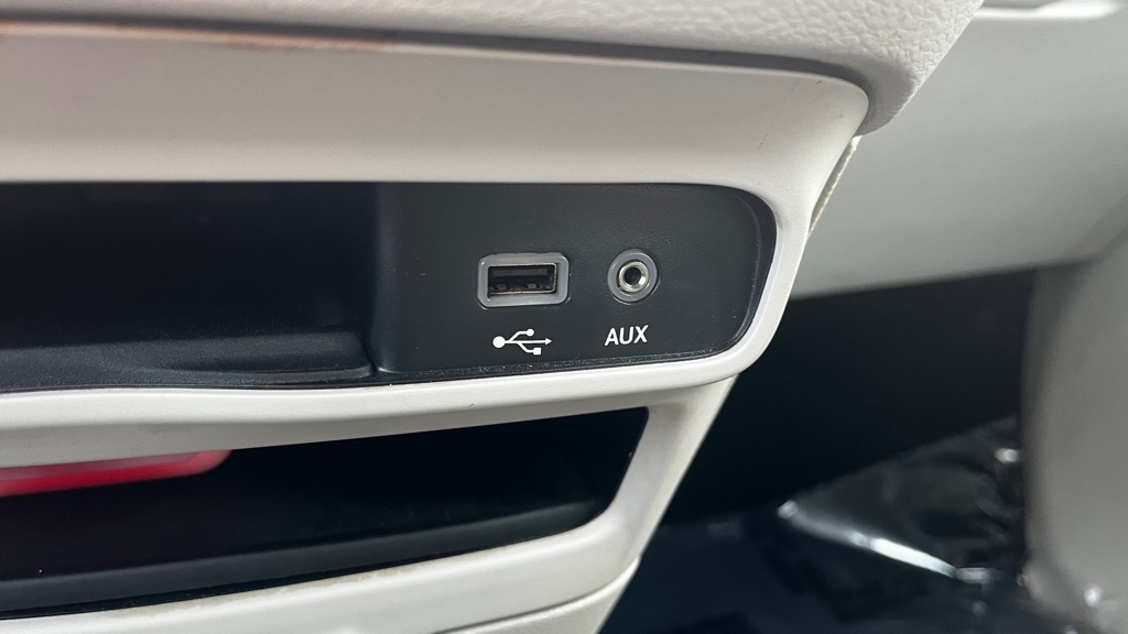 Photo 23 of this CHRYSLER PACIFICA
