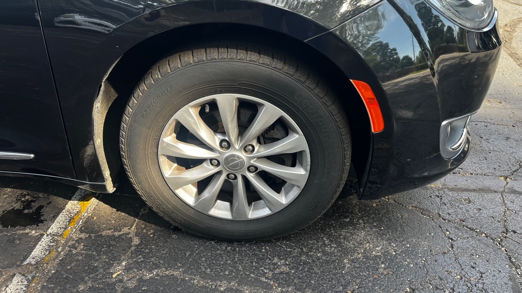 Photo 52 of this CHRYSLER PACIFICA