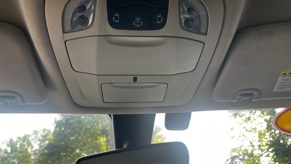 Photo 15 of this CHRYSLER PACIFICA