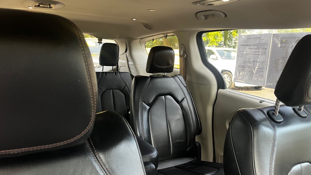 Photo 29 of this CHRYSLER PACIFICA