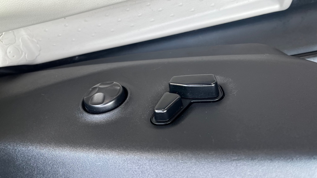 Photo 28 of this CHRYSLER PACIFICA