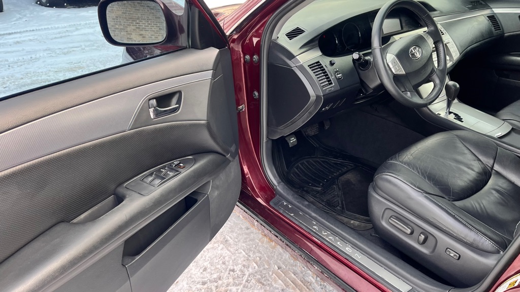 Photo 14 of this TOYOTA AVALON