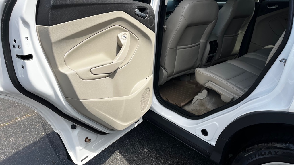 Photo 32 of this FORD ESCAPE