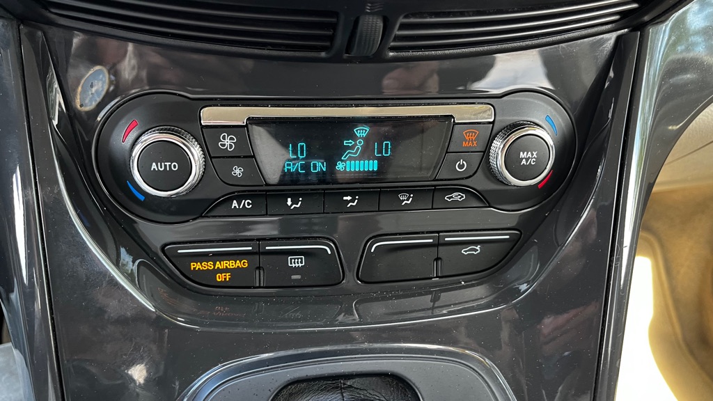 Photo 19 of this FORD ESCAPE