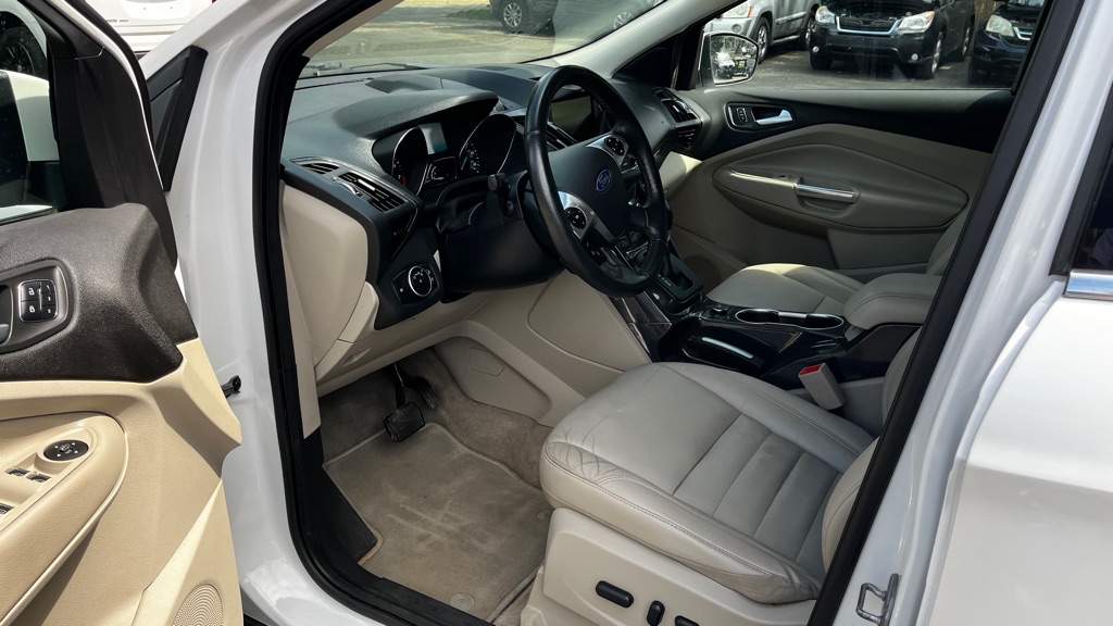 Photo 23 of this FORD ESCAPE