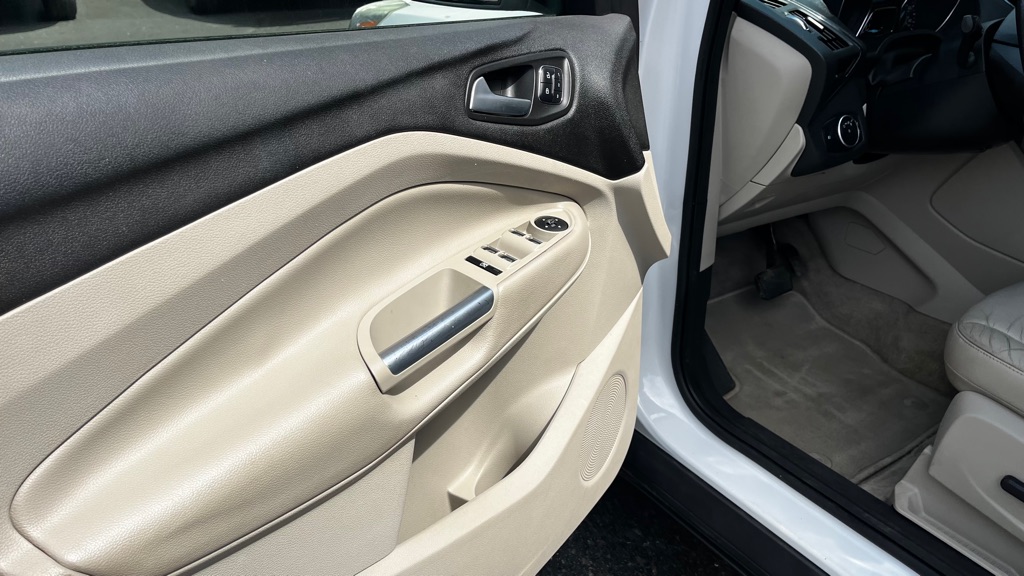 Photo 22 of this FORD ESCAPE