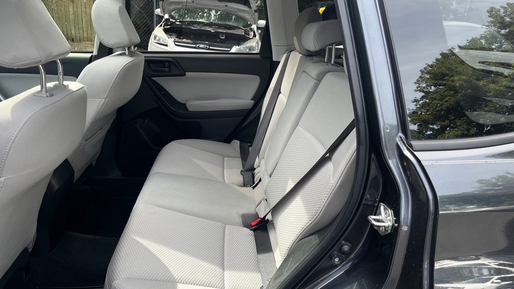 Photo 33 of this SUBARU FORESTER