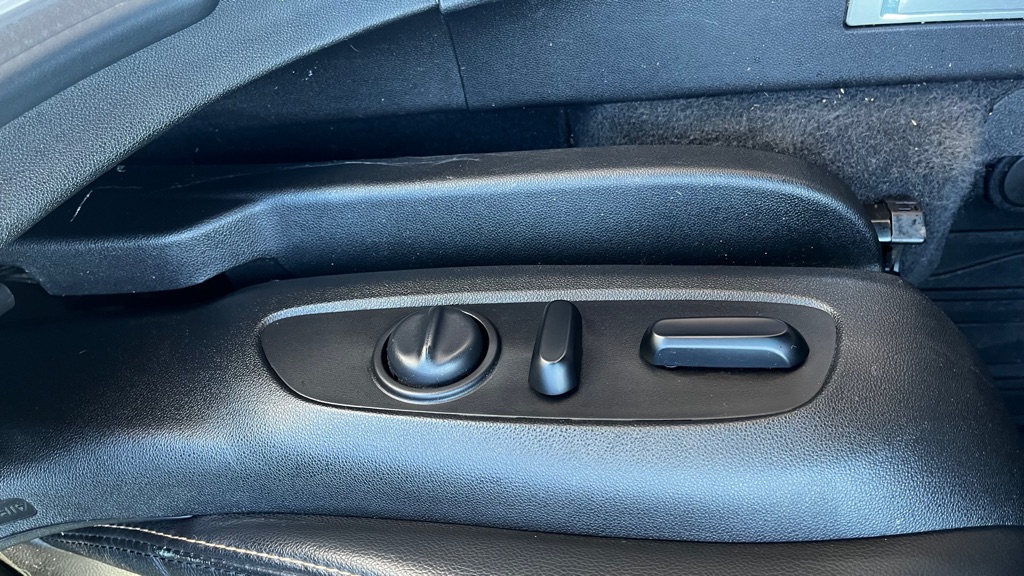 Photo 28 of this CHEVROLET EQUINOX