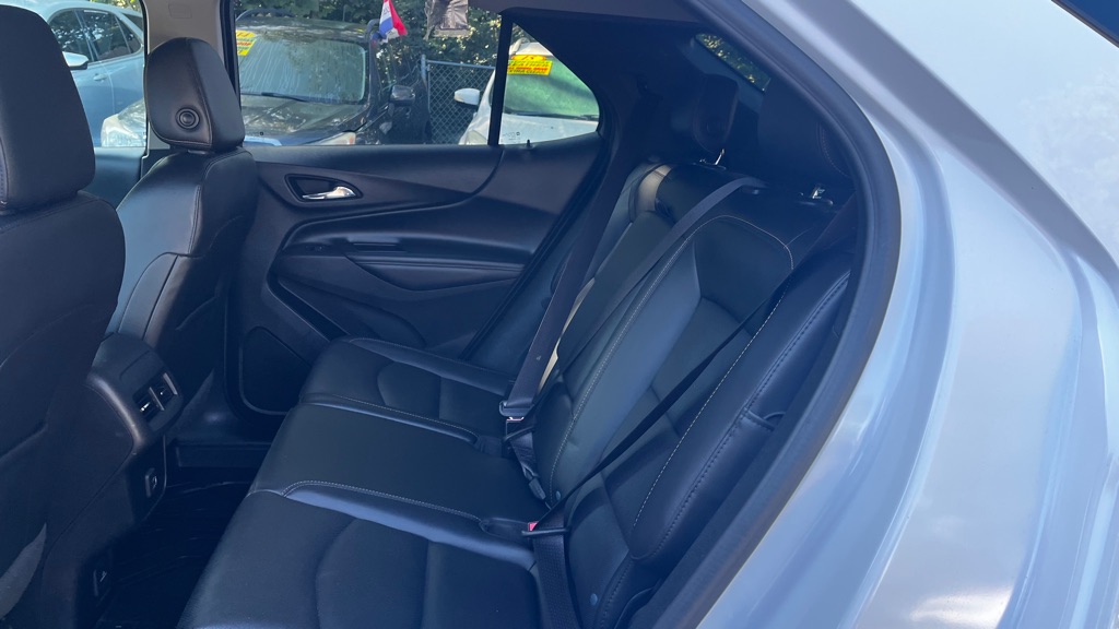 Photo 37 of this CHEVROLET EQUINOX