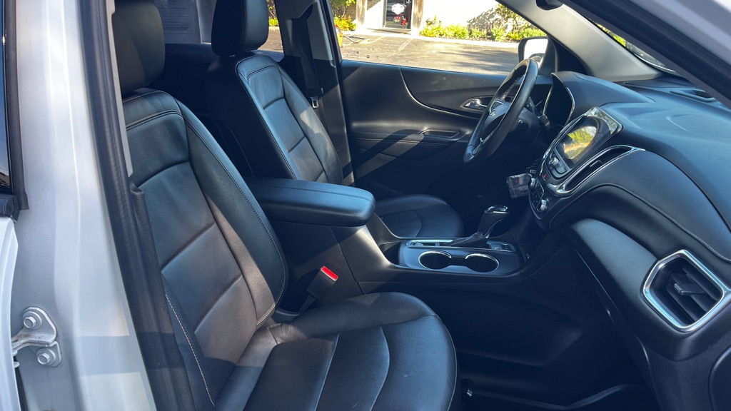 Photo 32 of this CHEVROLET EQUINOX