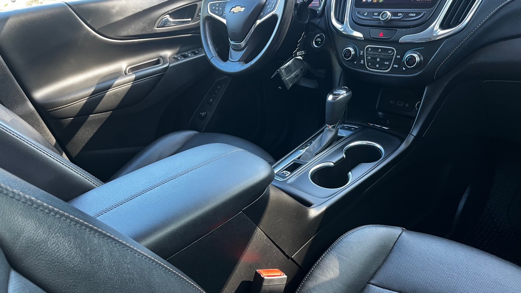 Photo 38 of this CHEVROLET EQUINOX