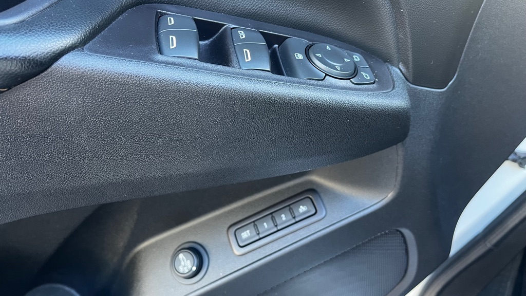 Photo 24 of this CHEVROLET EQUINOX
