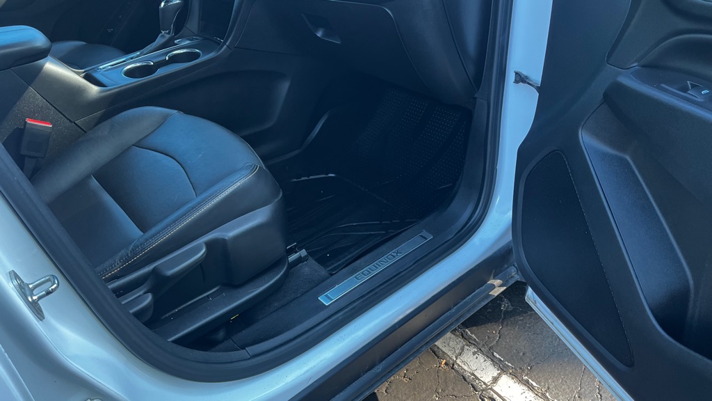 Photo 30 of this CHEVROLET EQUINOX