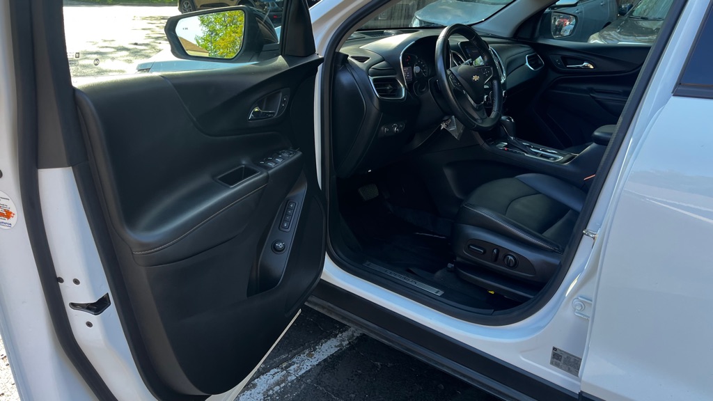 Photo 25 of this CHEVROLET EQUINOX