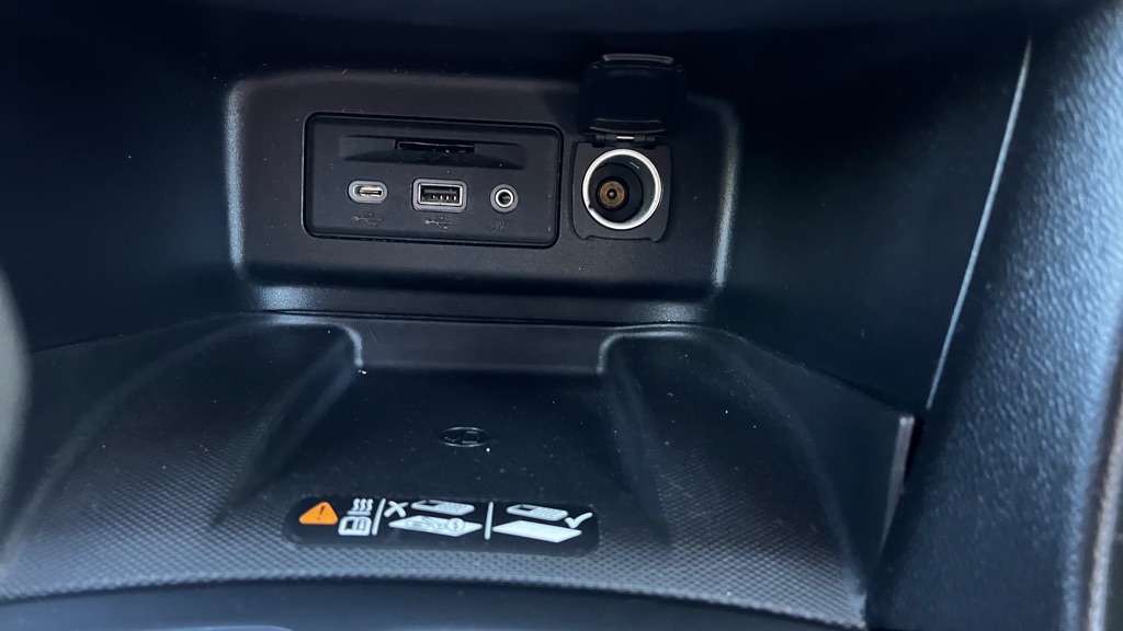 Photo 23 of this CHEVROLET EQUINOX