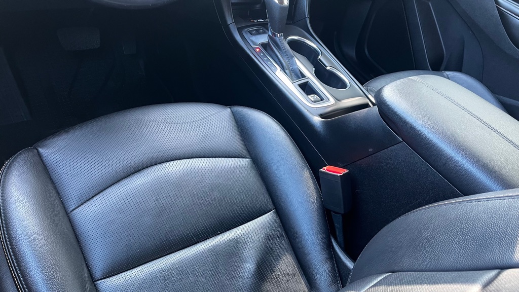 Photo 33 of this CHEVROLET EQUINOX