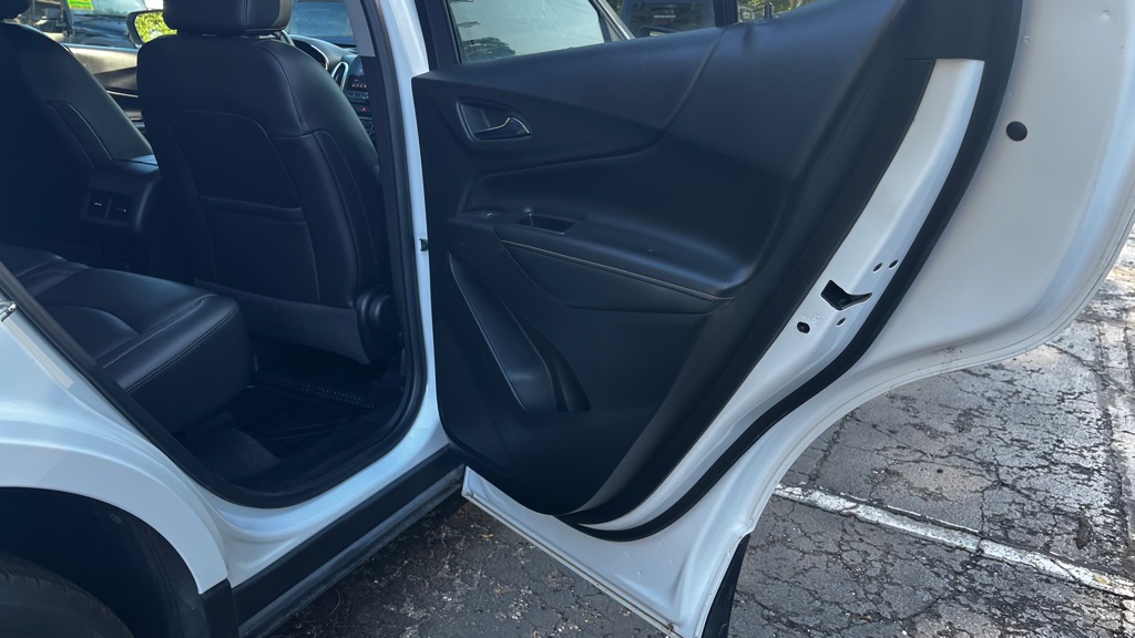 Photo 42 of this CHEVROLET EQUINOX