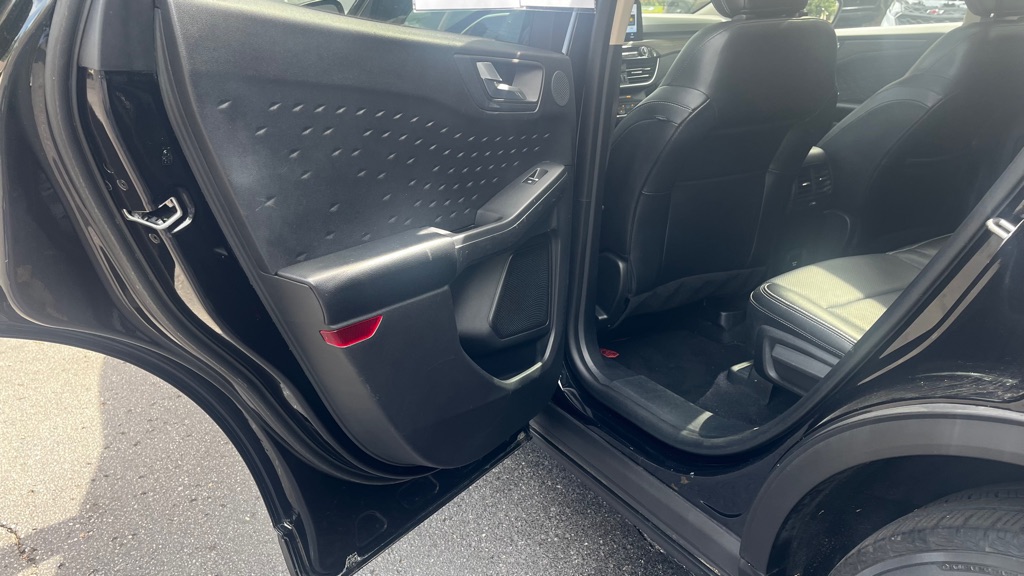 Photo 41 of this FORD ESCAPE
