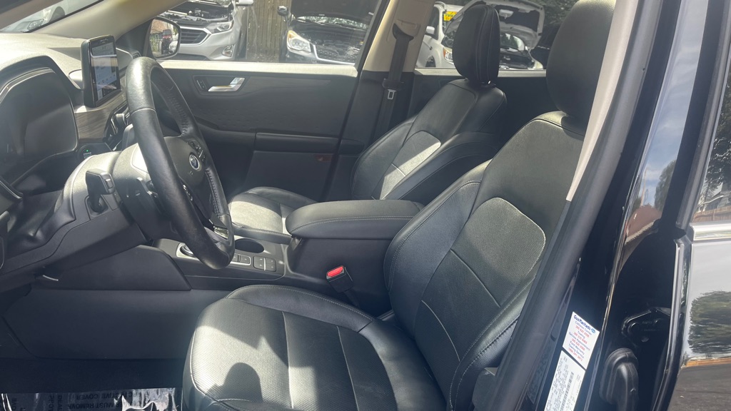 Photo 32 of this FORD ESCAPE